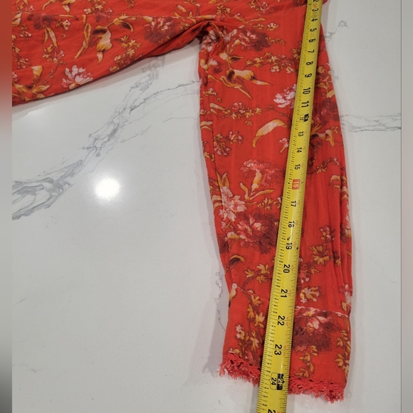 Sundance Floral Red Vneck Long Sleeve Lightweight Cotton High Low Top Medium - Picture 7 of 8